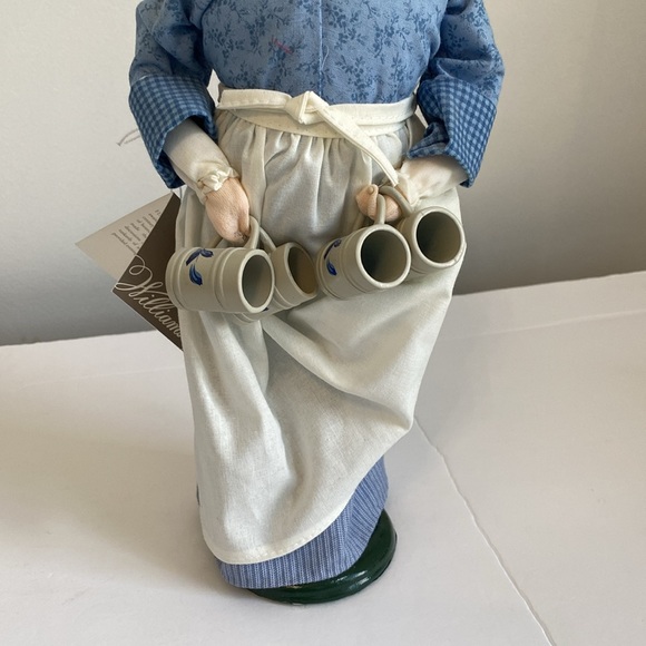 Byers' Choice Tavern Woman with Mugs - 2004 - Picture 2 of 13